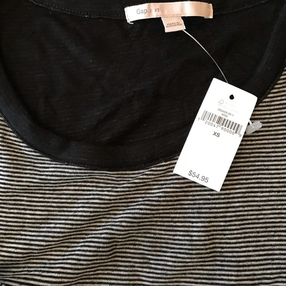 GAP Striped Jersey Dress with front pockets - Picture 2 of 4